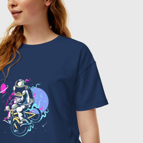 Женская футболка хлопок Oversize с принтом Космический велосипедист, фото на моделе #1