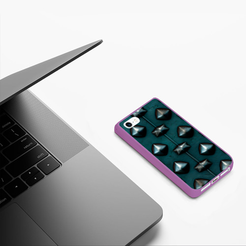 Чехол для iPhone 5/5S матовый Зелёная шипованная броня, цвет фиолетовый - фото 5