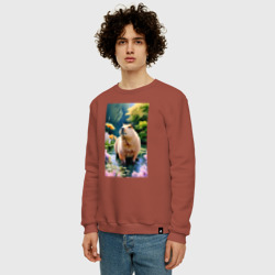 Мужской свитшот хлопок Портрет капибары в саду с прудом - фото 2