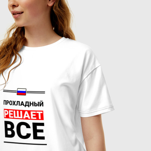 Женская футболка хлопок Oversize с принтом Прохладный решает все, фото на моделе #1