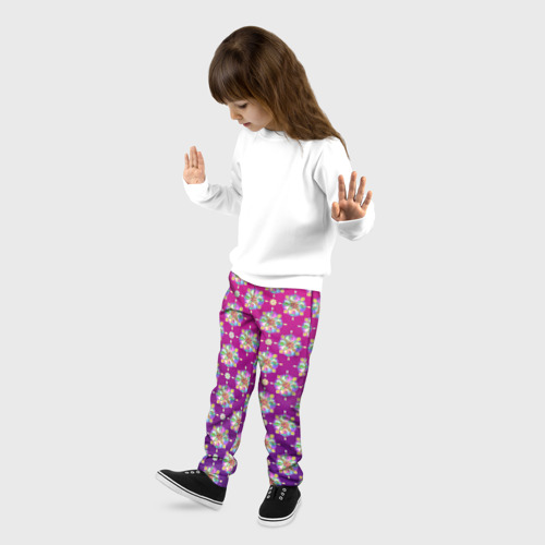 Детские брюки 3D с принтом Абстрактные разноцветные узоры на пурпурно-фиолетовом фоне, фото на моделе #1