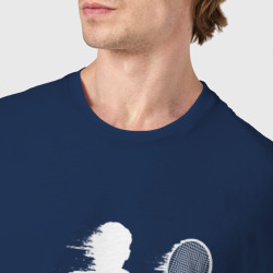 Футболка с принтом Белый силуэт теннисиста для мужчины, вид на модели спереди №4. Цвет основы: темно-синий