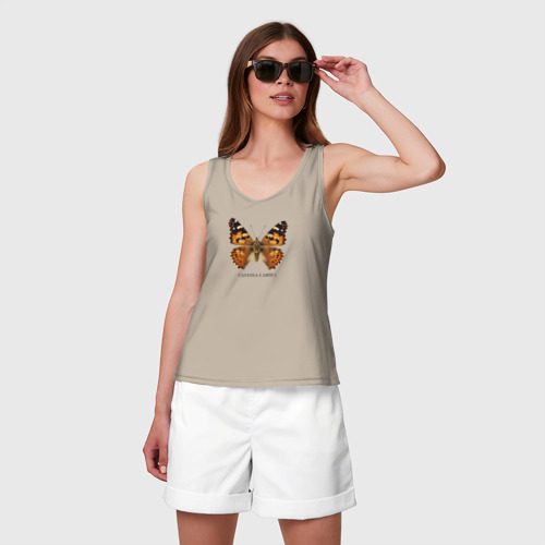 Женская майка хлопок Бабочка Репейница с названием на латинском, цвет миндальный - фото 3