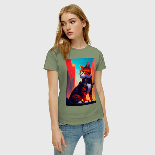 Женская футболка хлопок с принтом Кот самурай на фоне города, фото на моделе #1