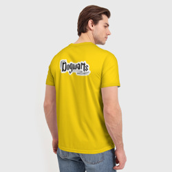 Футболка с принтом Puglepuff Dogwarts yellow для мужчины, вид на модели сзади №2. Цвет основы: белый