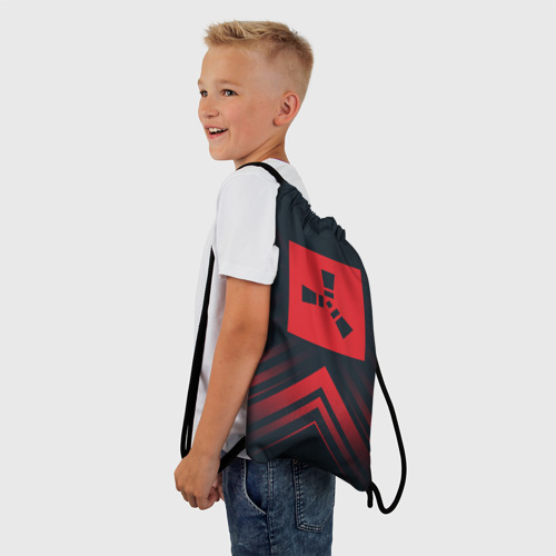 Рюкзак-мешок 3D Красный символ Rust на темном фоне со стрелками - фото 3