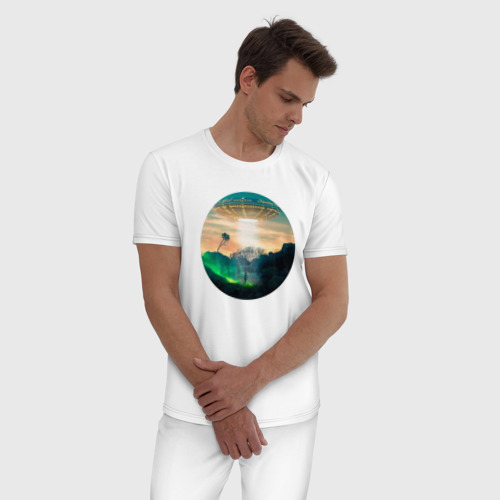 Мужская пижама хлопок с принтом НЛО на горе, фото на моделе #1