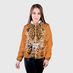 Куртка с принтом Ягуар на охоте для женщины, вид на модели спереди №2. Цвет основы: белый