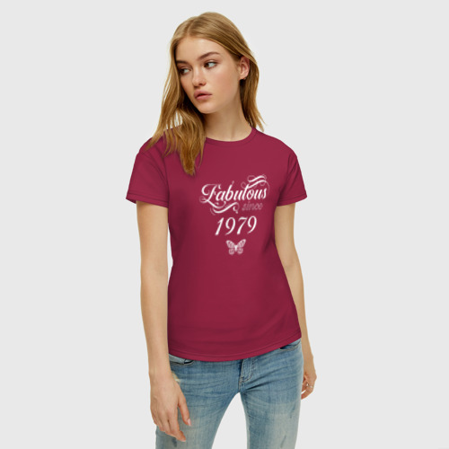 Женская футболка хлопок Fabulous since 1979, цвет маджента - фото 3