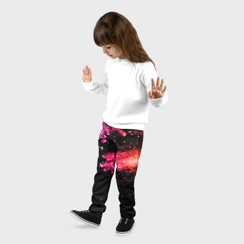 Детские брюки 3D с принтом Яркие брызги на черном, фото на моделе #1