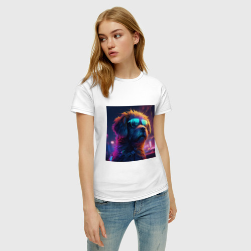 Женская футболка хлопок с принтом Собака в солнцезащитных очках, фото на моделе #1