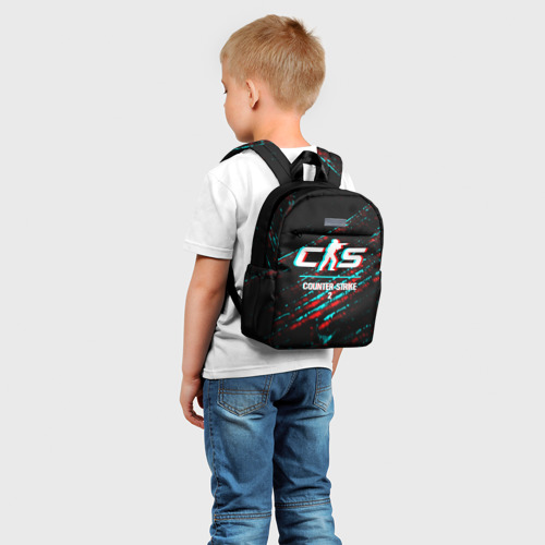 Детский рюкзак 3D с принтом Counter-Strike 2 в стиле glitch и баги графики на темном фоне, фото на моделе #1