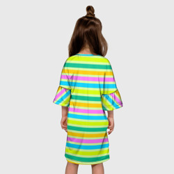 Платье с принтом Желто-зеленый полосатый узор для ребенка, вид на модели сзади №2. Цвет основы: белый