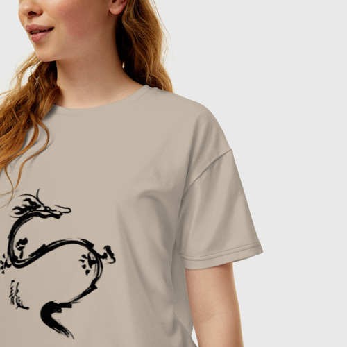 Женская футболка хлопок Oversize с принтом Дракон нарисованный кистью, фото на моделе #1