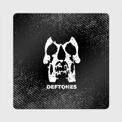 Магнит виниловый Квадрат Deftones с потертостями на темном фоне