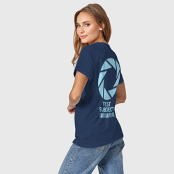 Светящаяся футболка с принтом Test subject Portal для любого человека, вид сзади №2. Цвет основы: темно-синий