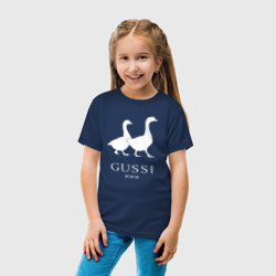 Светящаяся футболка с принтом Гусси — Гуччи для любого человека, вид спереди №3. Цвет основы: темно-синий