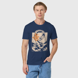 Светящаяся футболка с принтом Японский дракон в море для любого человека, вид спереди №2. Цвет основы: темно-синий