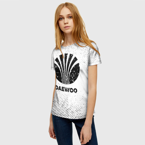 Женская футболка 3D с принтом Daewoo с потертостями на светлом фоне, фото на моделе #1