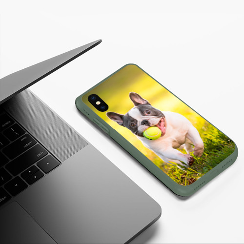 Чехол для iPhone XS Max матовый Французский бульдог с мячиком, цвет темно-зеленый - фото 5