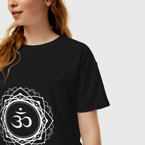 Женская футболка хлопок Oversize с принтом Сахасрара чакра символ аюрведы, фото на моделе #1