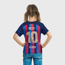 Футболка с принтом Лионель Месси Барселона форма 22-23 домашняя для ребенка, вид на модели сзади №3. Цвет основы: белый