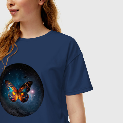Женская футболка хлопок Oversize с принтом Магическая бабочка, фото на моделе #1