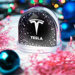 Игрушка Снежный шар Tesla с потертостями на темном фоне - фото 2