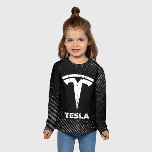 Детский лонгслив 3D с принтом Tesla с потертостями на темном фоне, вид сбоку #3