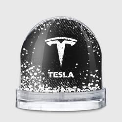 Игрушка Снежный шар Tesla с потертостями на темном фоне