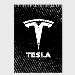 Скетчбук Tesla с потертостями на темном фоне