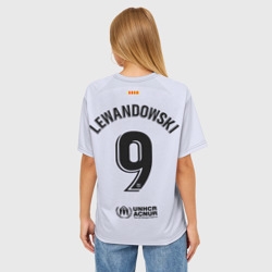 Женская футболка oversize 3D Роберт Левандовский Барселона форма 22-23 гостевая - фото 2