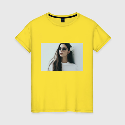 Женская футболка хлопок Девушка с длинными волосами в тёмных очках, цвет желтый