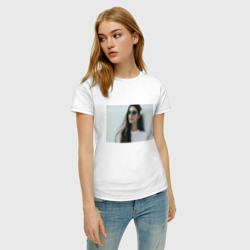 Женская футболка хлопок Девушка с длинными волосами в тёмных очках - фото 2