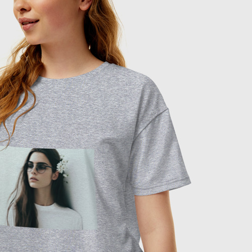 Женская футболка хлопок Oversize с принтом Девушка с длинными волосами в тёмных очках, фото на моделе #1