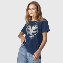 Светящаяся футболка с принтом White ribs with a heart inside для любого человека, вид спереди №2. Цвет основы: темно-синий