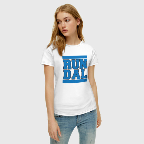 Женская футболка хлопок с принтом Run Dallas Mavericks, фото на моделе #1