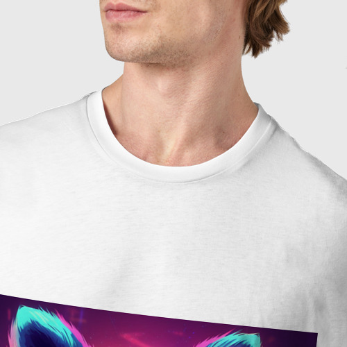 Мужская футболка хлопок Антропоморфный енот в наушниках на фоне Киберпанк-города, цвет белый - фото 6