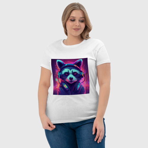 Женская футболка хлопок с принтом Антропоморфный енот в наушниках на фоне киберпанк-города, фото #4