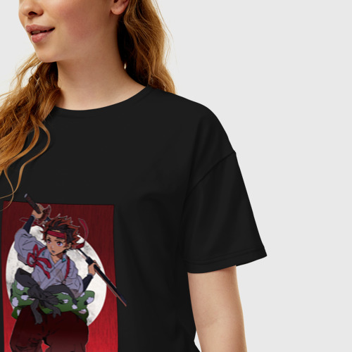 Женская футболка хлопок Oversize с принтом Танжиро с мечом - Клинок рассекающий демонов, фото на моделе #1