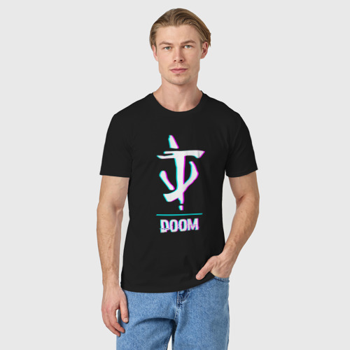 Мужская светящаяся футболка с принтом Doom в стиле glitch и баги графики, фото на моделе #1