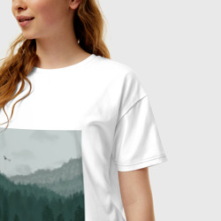 Женская футболка хлопок Oversize Туманные холмы и лес - фото 2