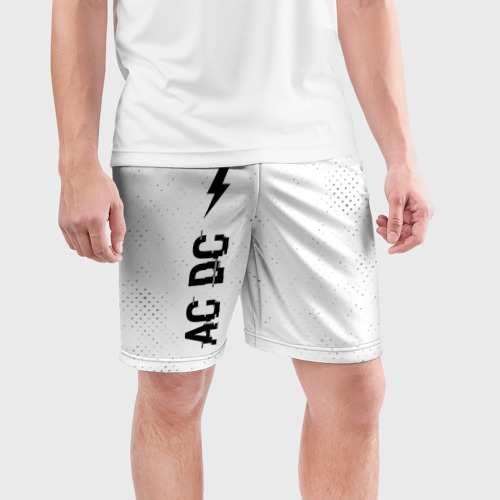 Мужские шорты спортивные с принтом AC DC glitch на светлом фоне: по-вертикали, фото на моделе #1