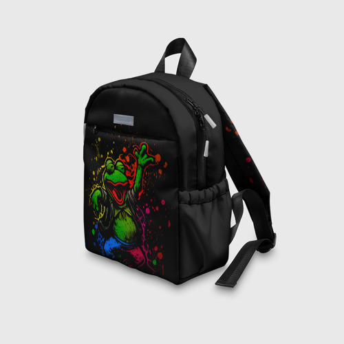 Детский рюкзак 3D с принтом Лягушонок Пепе веселится с граффити, вид сбоку #3