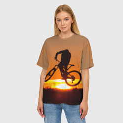 Женская футболка oversize 3D Велосипедист на закате - фото 2