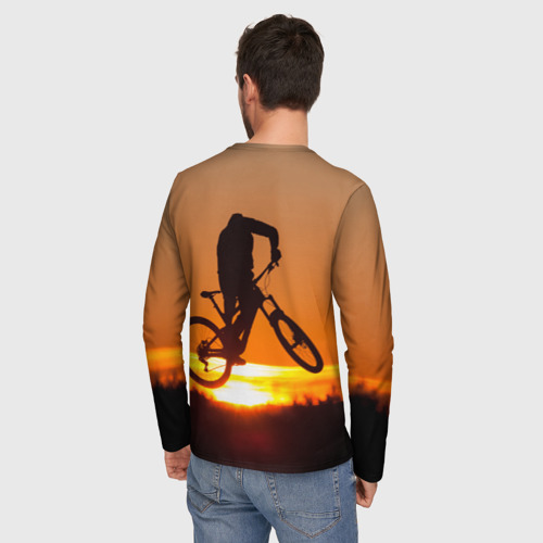 Мужской лонгслив 3D с принтом Велосипедист на закате, вид сзади #2