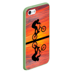 Чехол для iPhone 5/5S матовый Велосипедист в отражении - фото 2