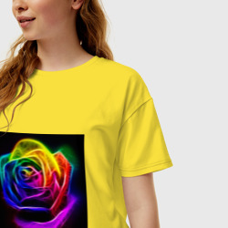 Женская футболка хлопок Oversize Неоновая роза на тёмном фоне - фото 2