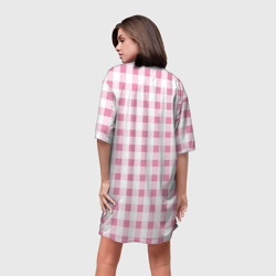 Платье с принтом Барби-розовый: клетка для женщины, вид на модели сзади №2. Цвет основы: белый