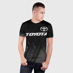 Мужская футболка 3D Slim Toyota Speed на темном фоне со следами шин: символ сверху - фото 2